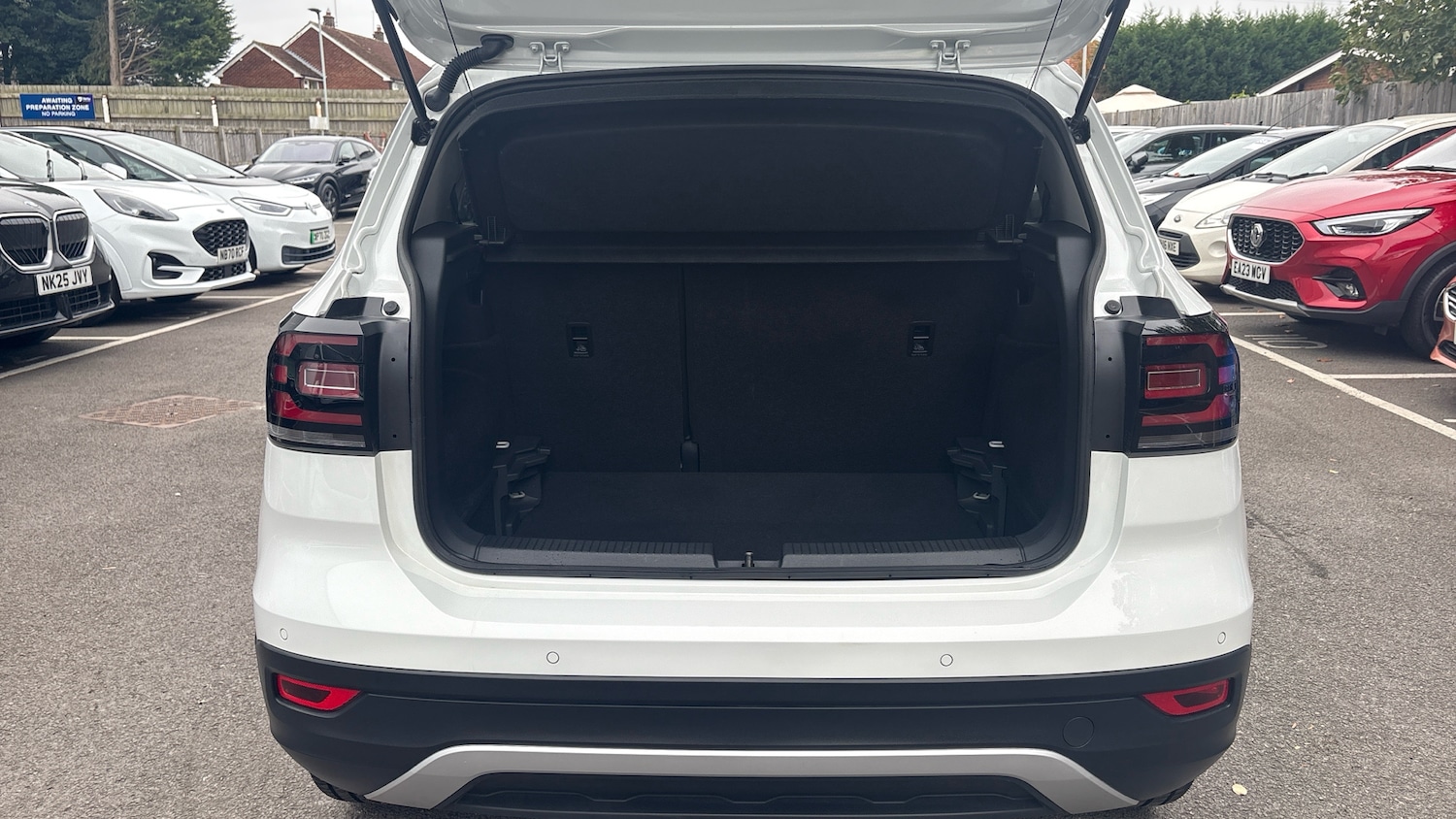 Used Volkswagen T-Cross 2023 for sale - 76784796: Photo 4