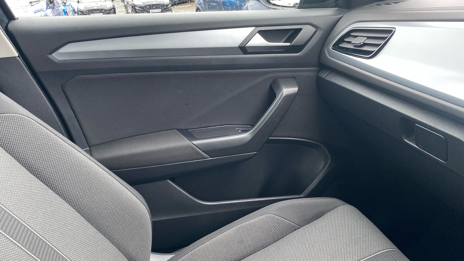 Used Volkswagen T-Roc 2023 for sale - 77005827: Photo 31