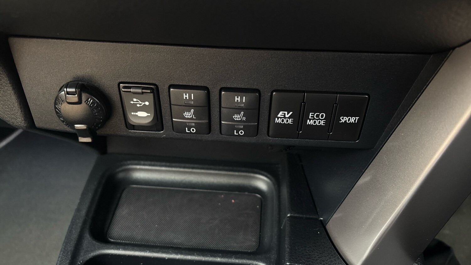 Used Toyota RAV4 2017 for sale - 77403777: Photo 34