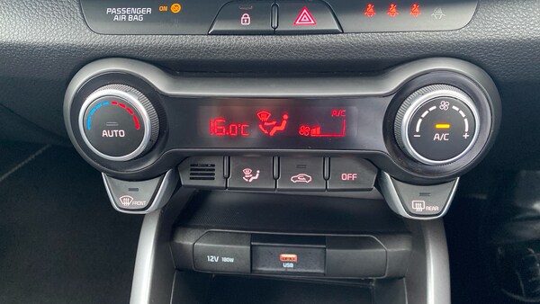Used Kia Stonic 2021 for sale - 76102815: Photo 31
