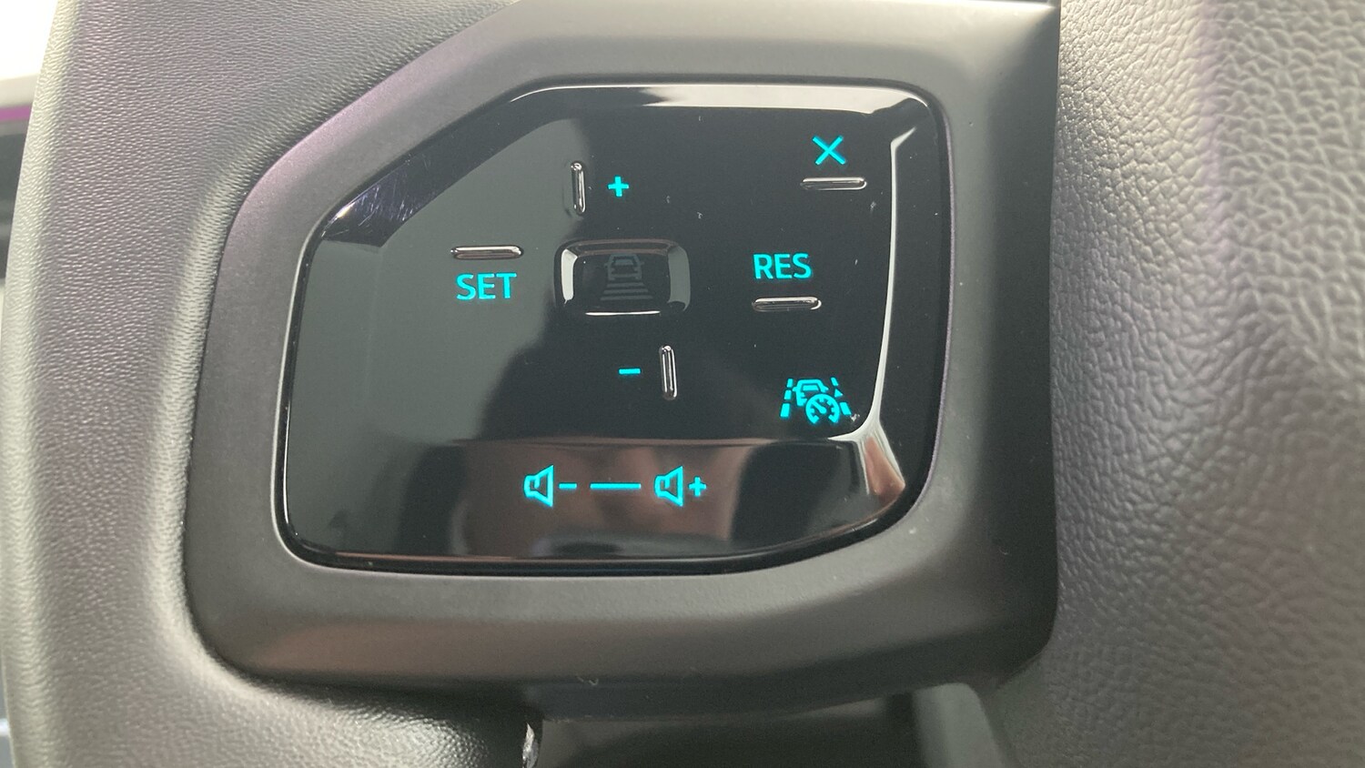 Used Ford Explorer 2024 for sale - 77616090: Photo 32