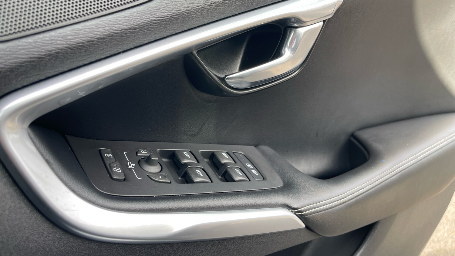 Used Volvo V40 2018 for sale - 76127969: Photo 24