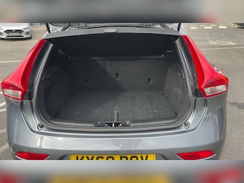 Used Volvo V40 2018 for sale - 76127969: Photo