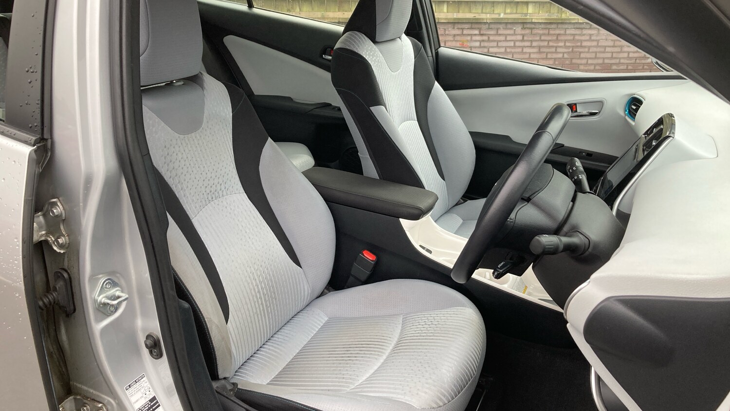 Used Toyota Prius 2018 for sale - 77363256: Photo 32