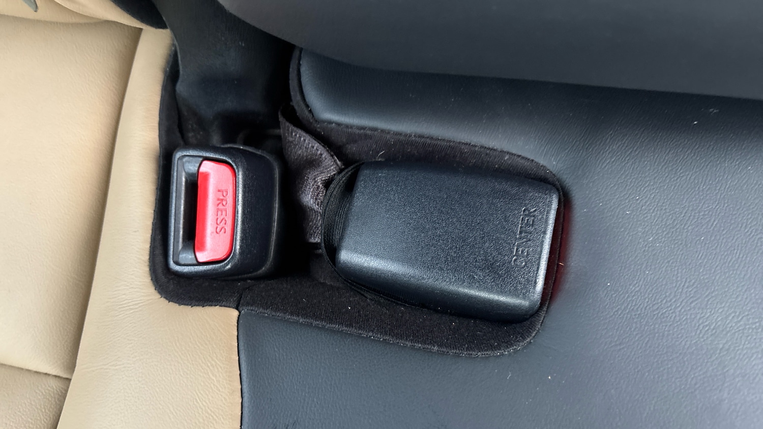 Used Toyota RAV4 2017 for sale - 77048010: Photo 17