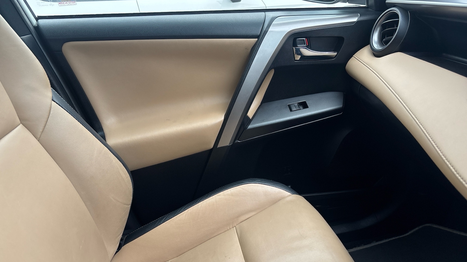 Used Toyota RAV4 2017 for sale - 77048010: Photo 36