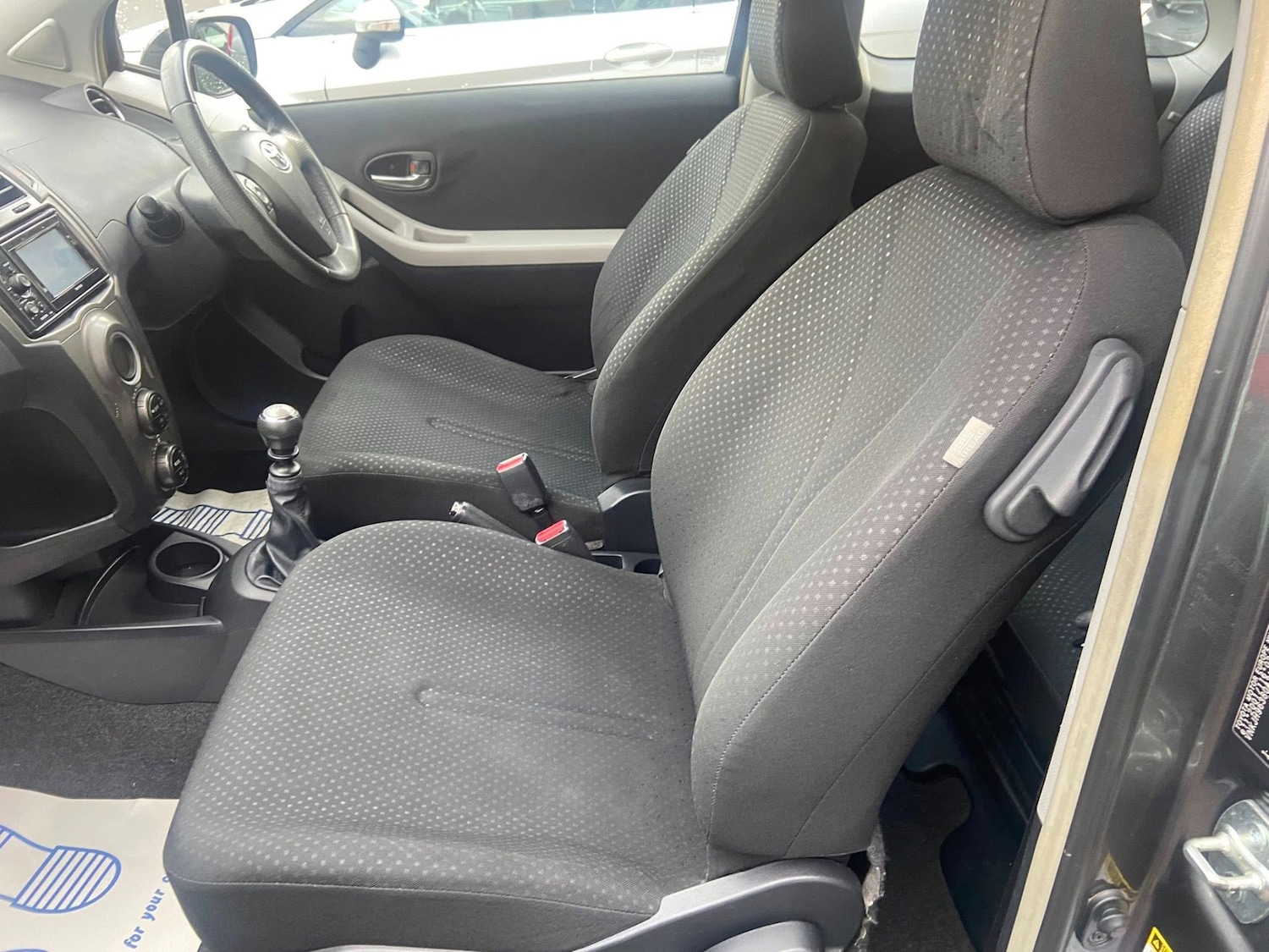 Used Toyota Yaris 2011 for sale - 76663847: Photo 10