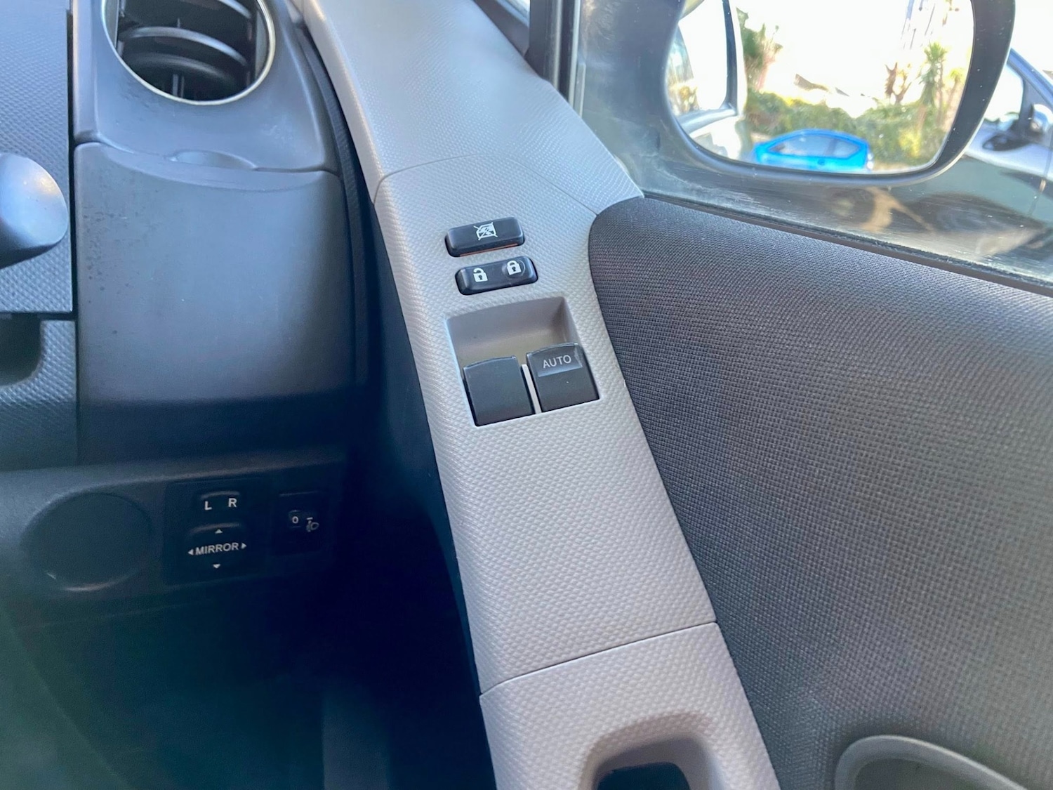 Used Toyota Yaris 2011 for sale - 76663847: Photo 17