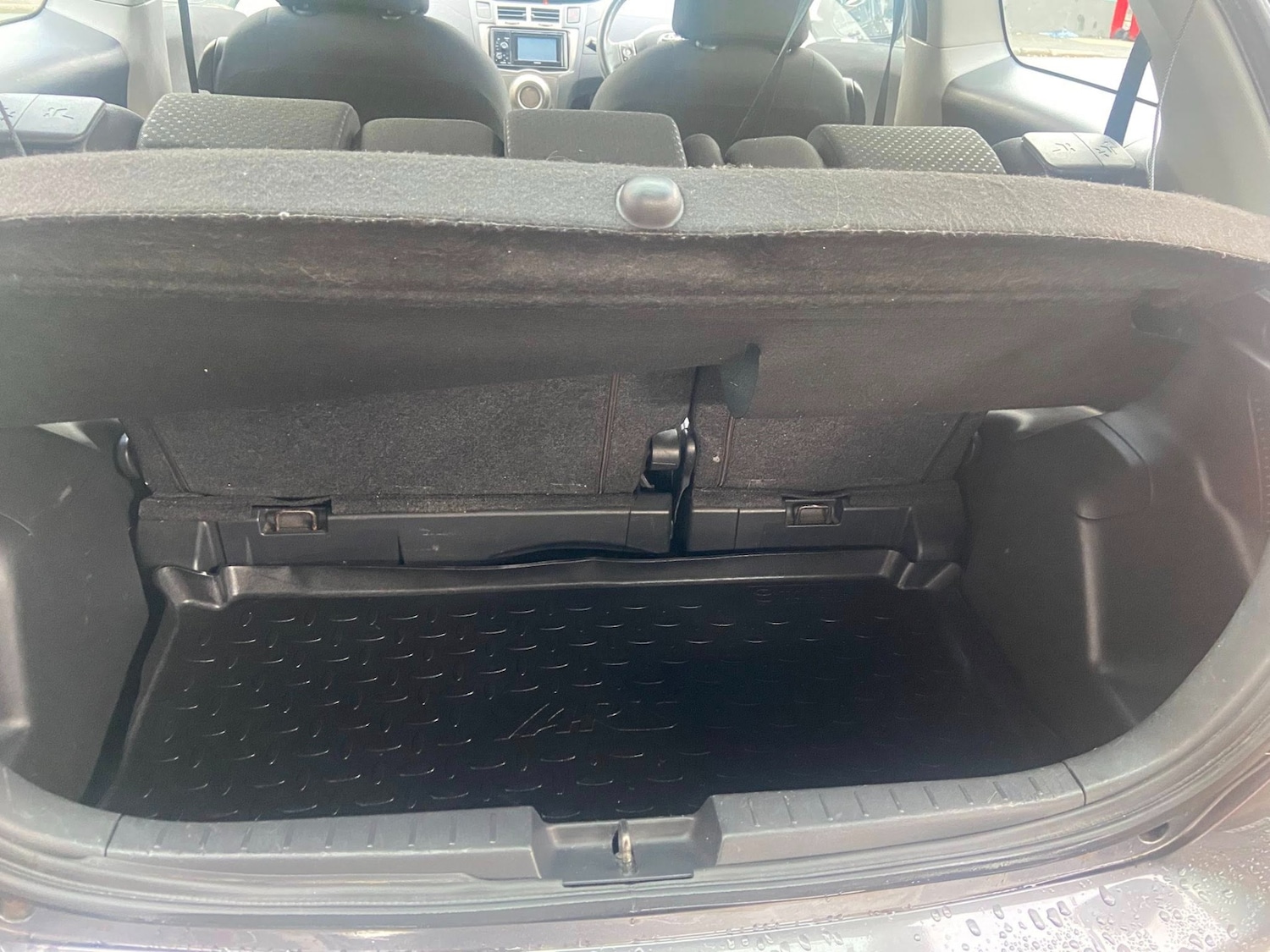 Used Toyota Yaris 2011 for sale - 76663847: Photo 18