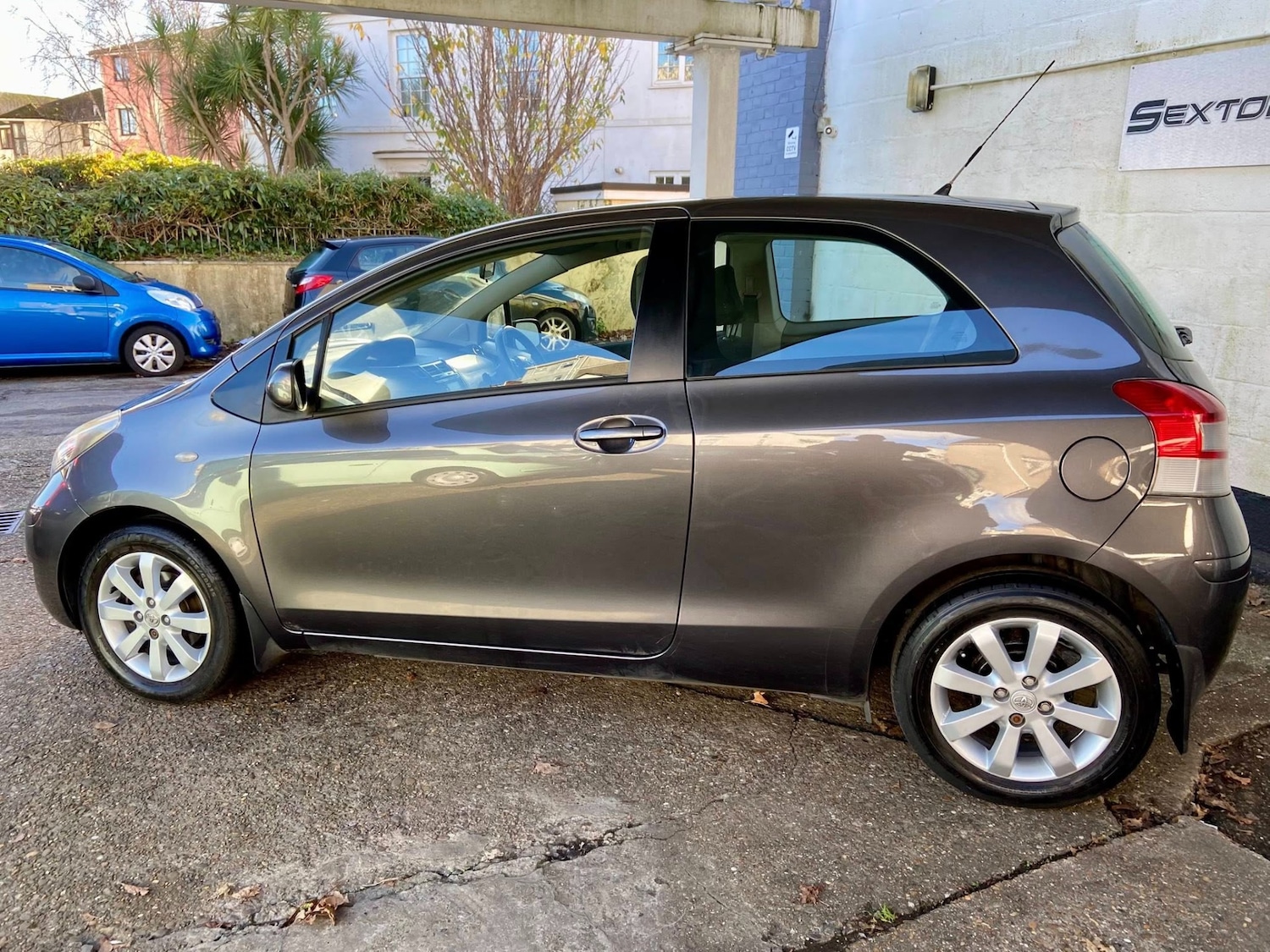 Used Toyota Yaris 2011 for sale - 76663847: Photo 6