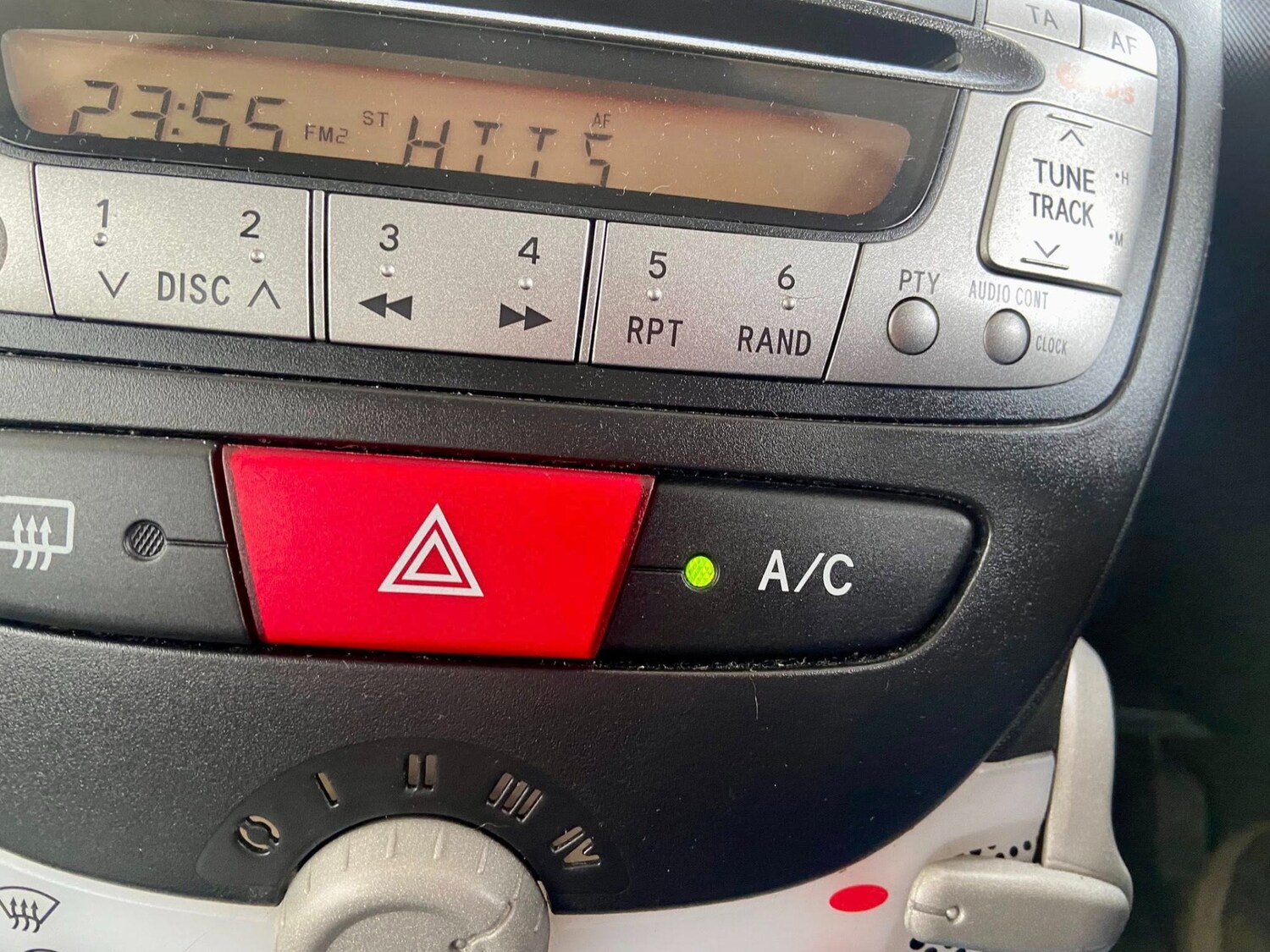 Used Peugeot 107 2014 for sale - 77579596: Photo 19