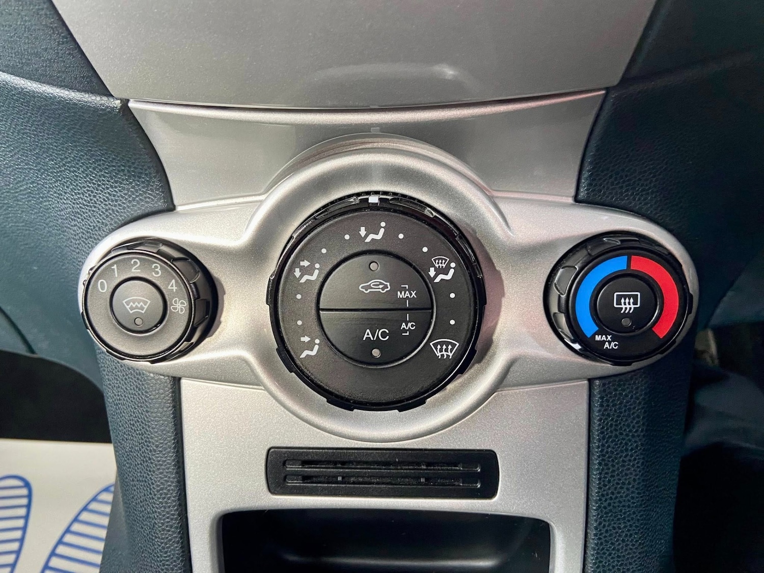 Used Ford Fiesta 2012 for sale - 77207994: Photo 24