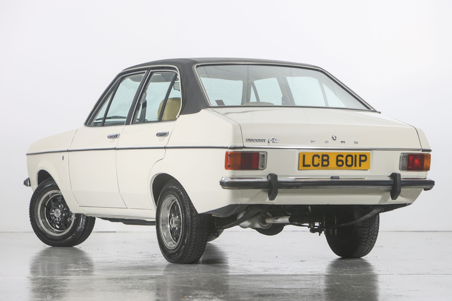 Used Ford Escort 1976 for sale - 77350209: Photo 2