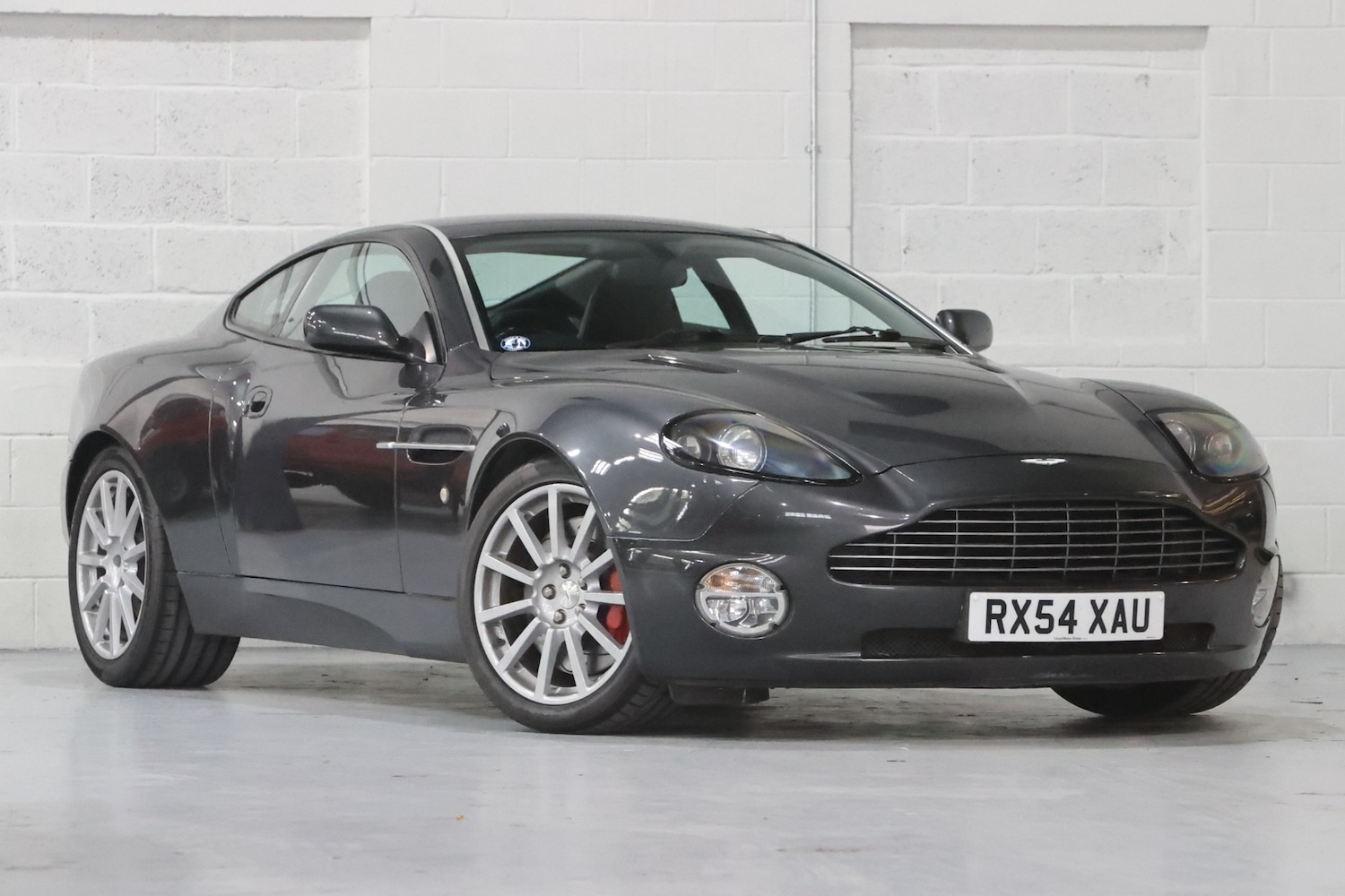 Used Aston Martin Vanquish 2004 for sale - 76339966: Photo 1