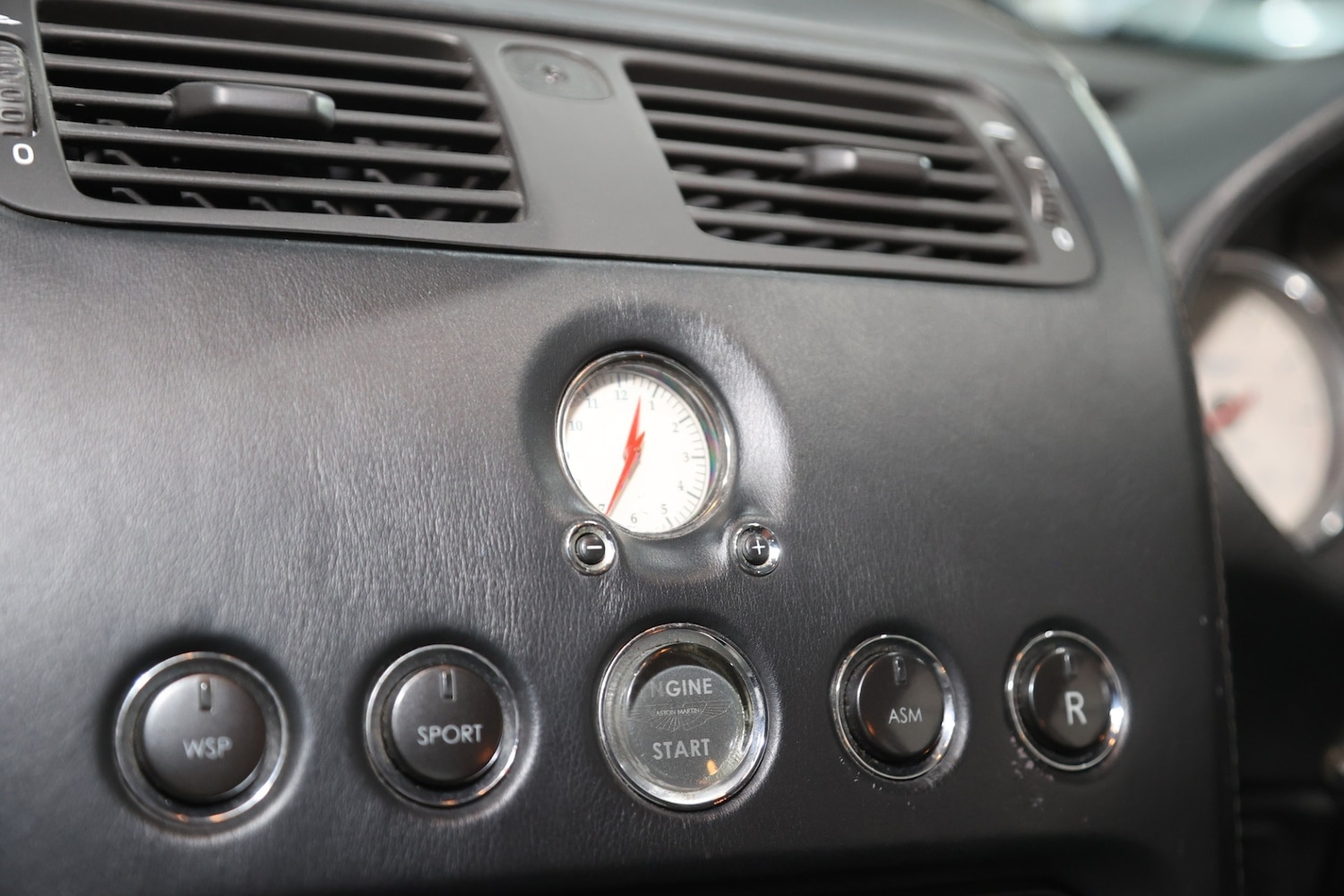 Used Aston Martin Vanquish 2004 for sale - 76339966: Photo 13