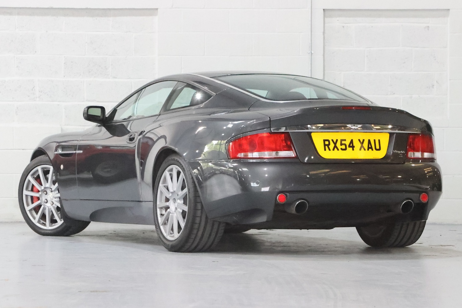Used Aston Martin Vanquish 2004 for sale - 76339966: Photo 2