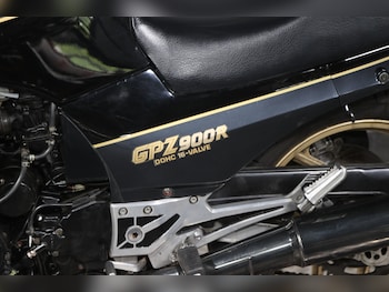 Used Kawasaki GPZ900R 1989 for sale - bike-79478410: Photo