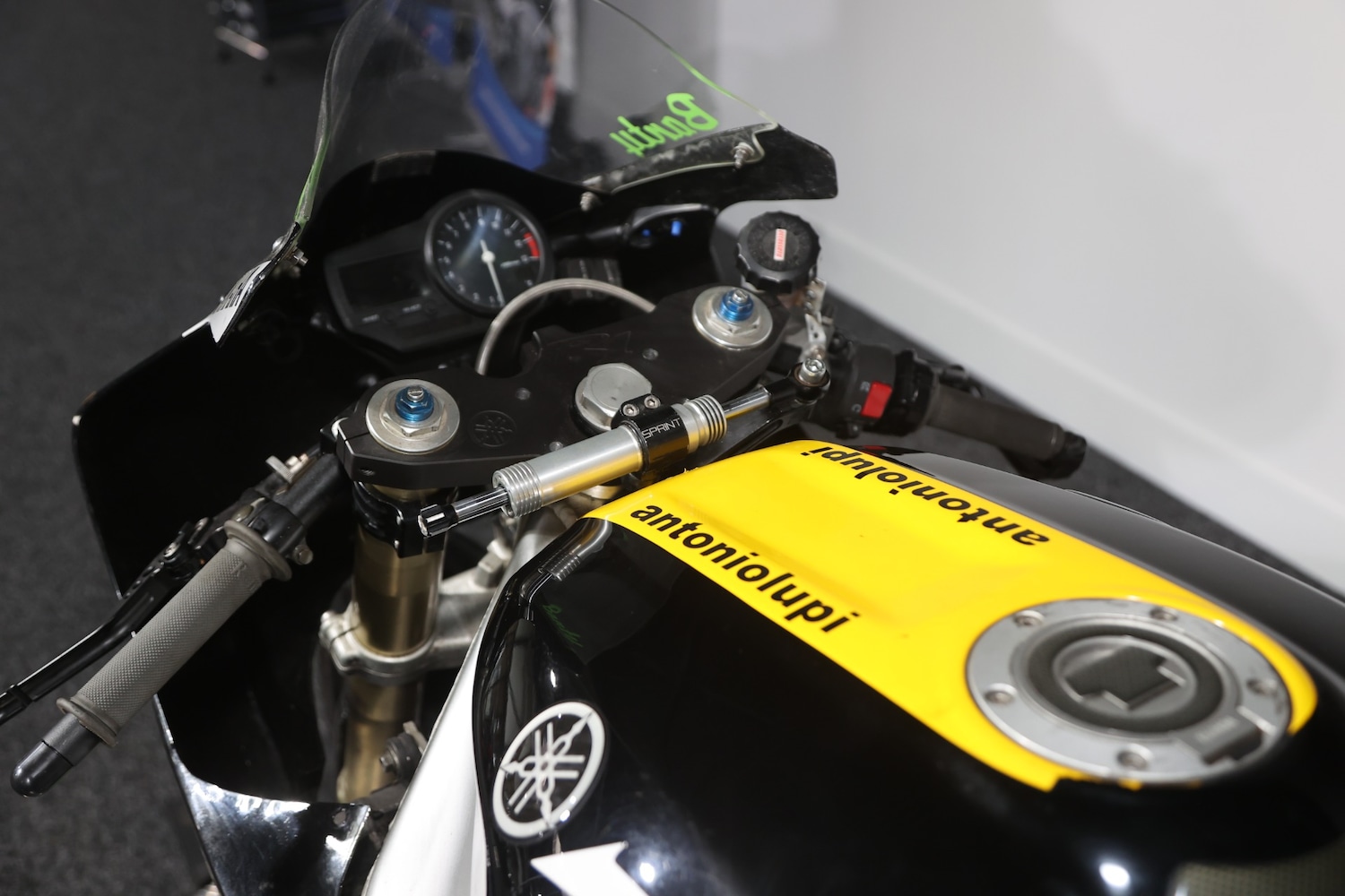 Used Yamaha R1 2000 for sale - 78616154: Photo 8