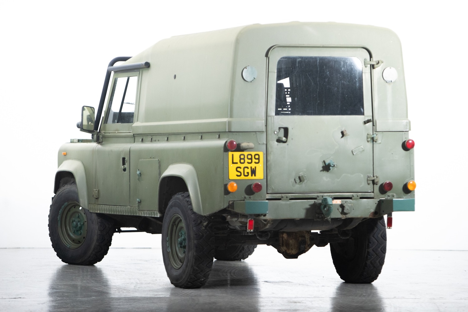 Used Land Rover Defender 110 2017 for sale - 77872045: Photo 2