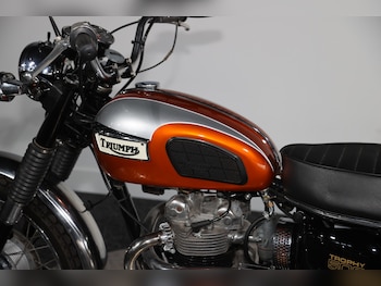 Used Triumph T100C TROPHY 500 2020 for sale - bike-77931370: Photo