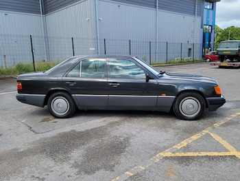 Used Mercedes-Benz E Class 1993 for sale - 79069347: Photo