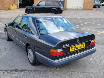 Used Mercedes-Benz E Class 1993 for sale - 79069347: Photo