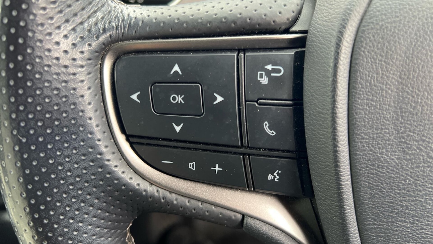 Used Lexus UX 2020 for sale - 76646214: Photo 41