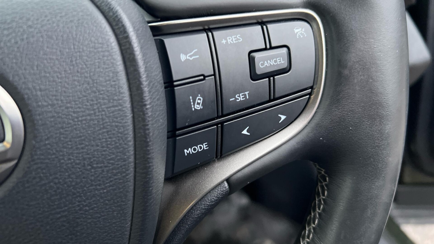 Used Lexus UX for sale - 77345593: Photo 40