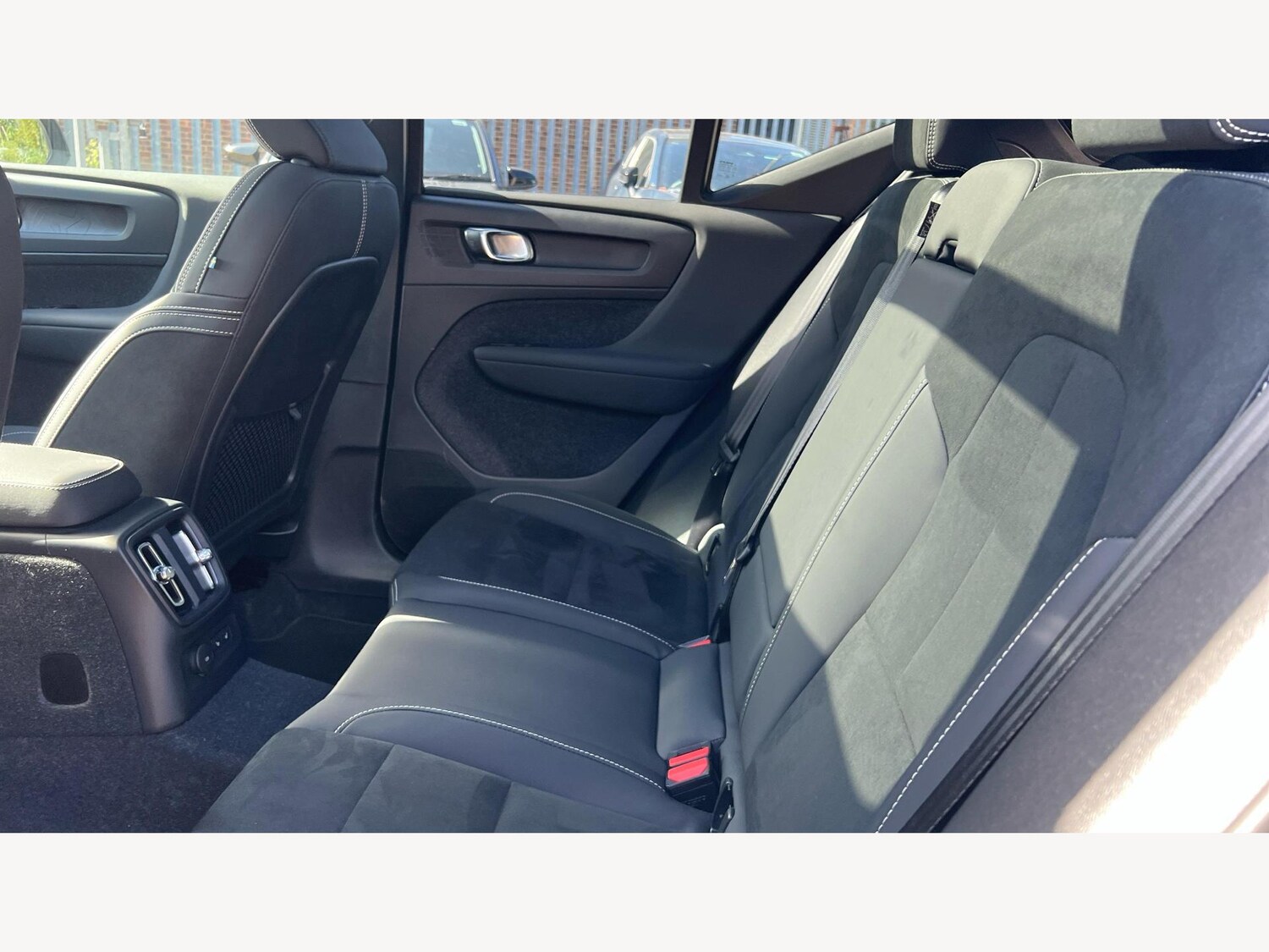 Used Volvo XC40 2023 for sale - 76042244: Photo 16