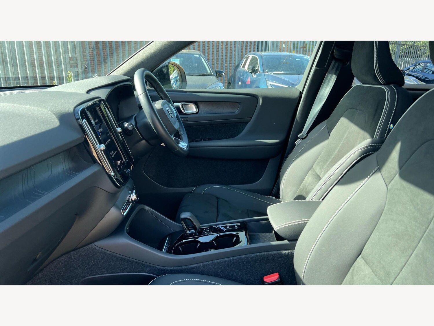 Used Volvo XC40 2023 for sale - 76042244: Photo 8