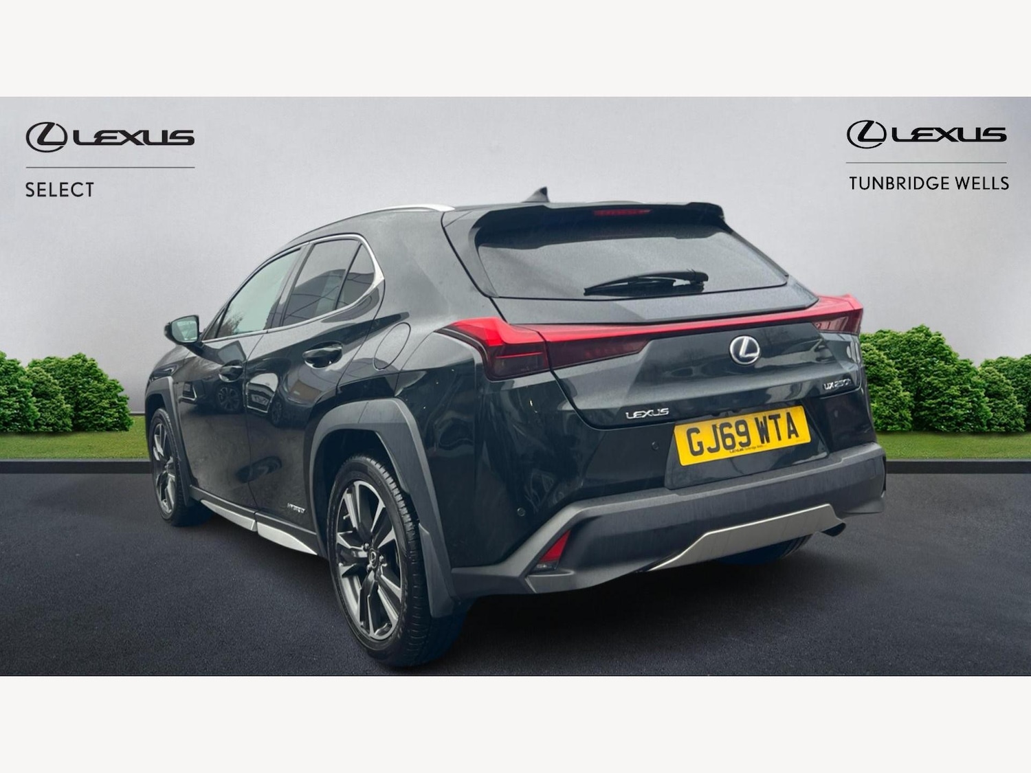 Used Lexus UX 2019 for sale - 77351900: Photo 2