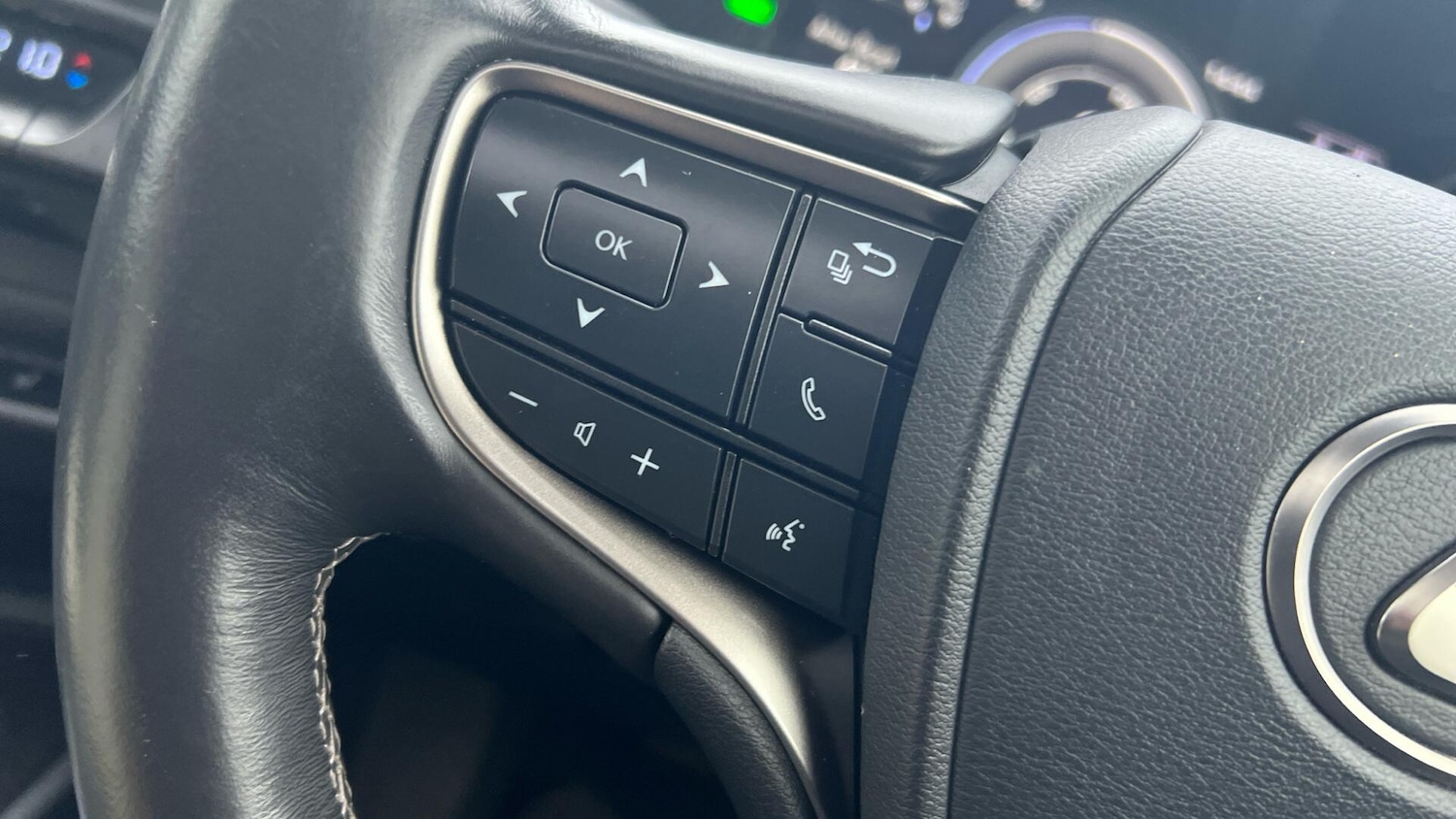 Used Lexus UX 2019 for sale - 77351900: Photo 41