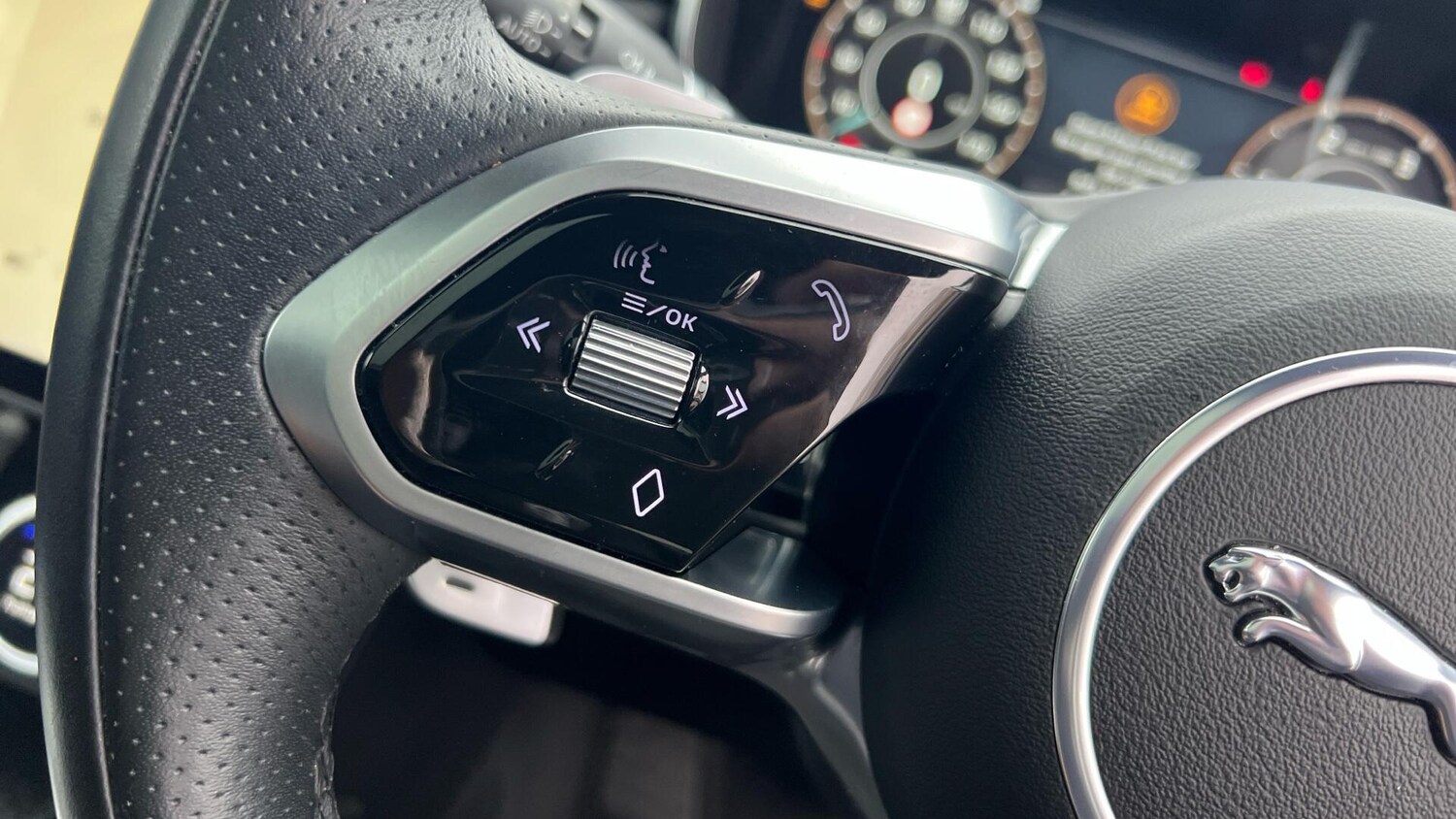 Used Jaguar F-Pace 2022 for sale - 76527898: Photo 40