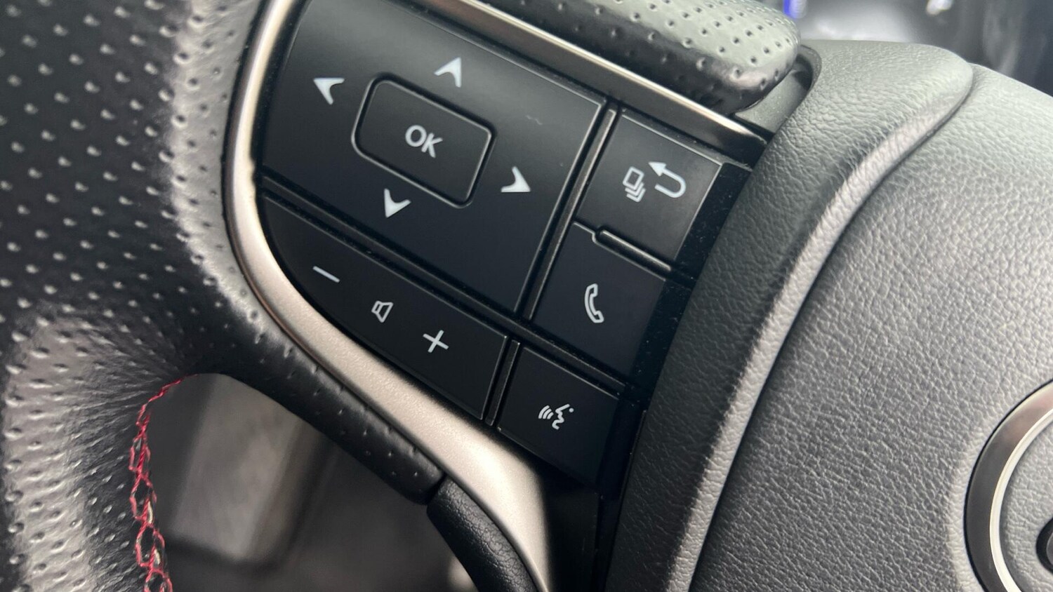 Used Lexus UX 2019 for sale - 77351506: Photo 40