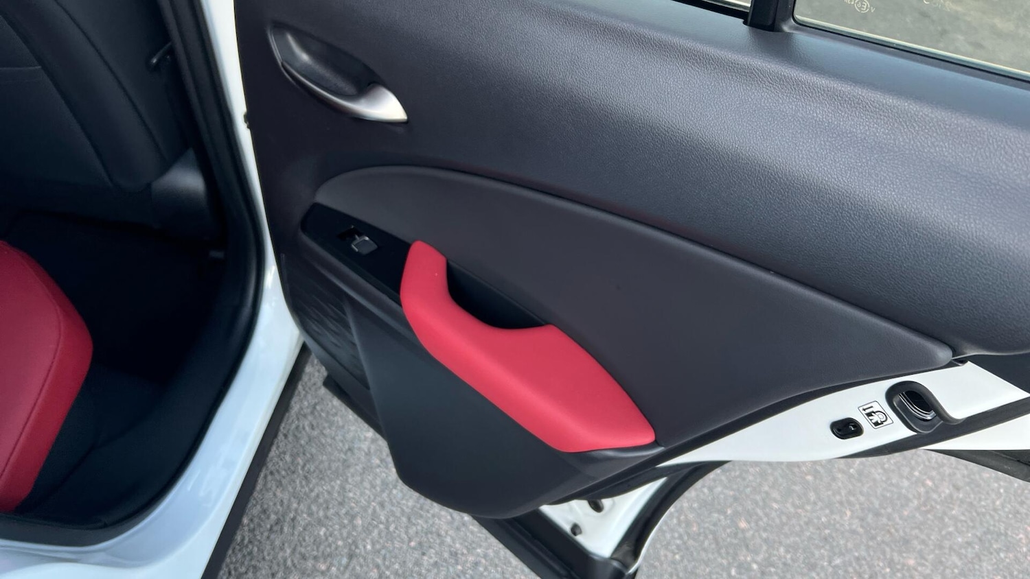 Used Lexus UX 2023 for sale - 76646221: Photo 33