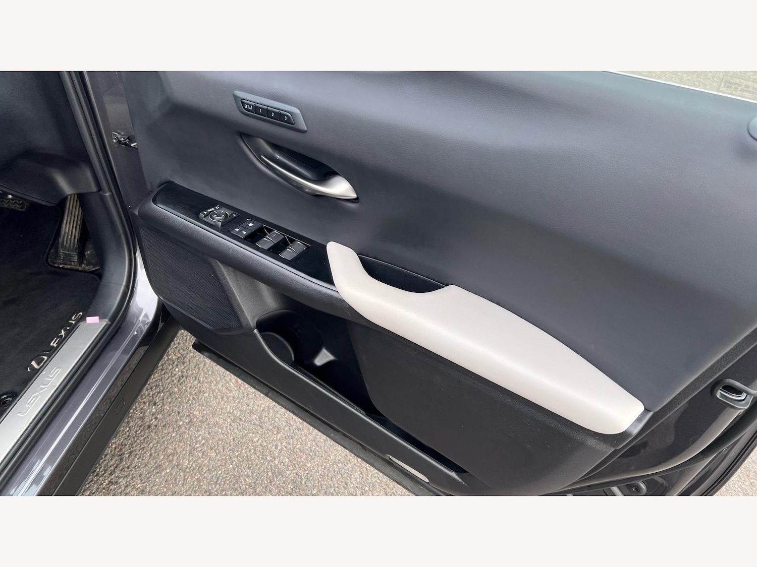 Used Lexus UX 2023 for sale - 76498903: Photo 31