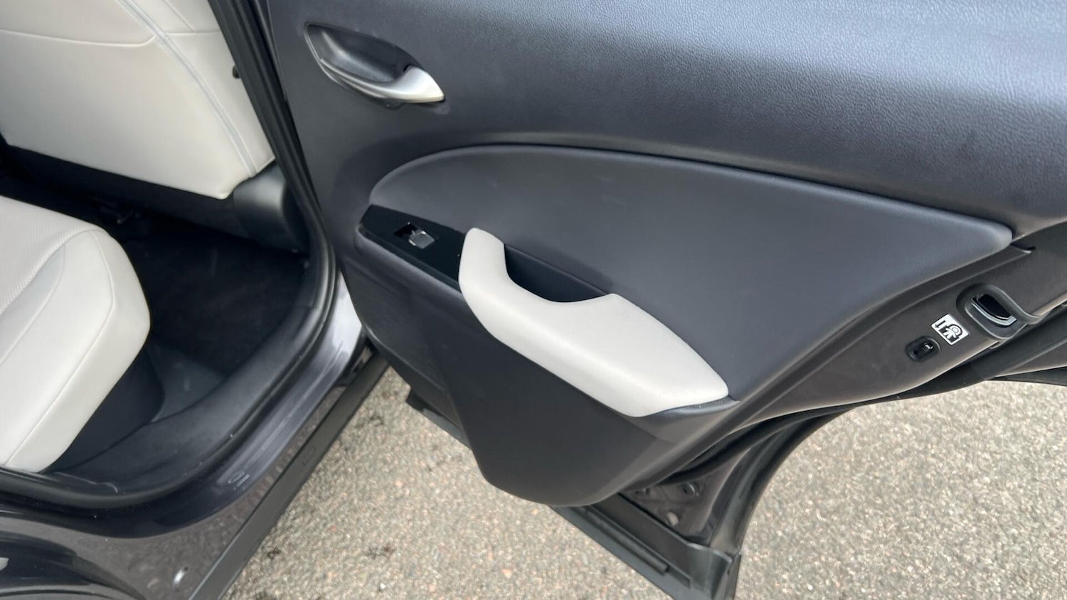 Used Lexus UX 2023 for sale - 76498903: Photo 33