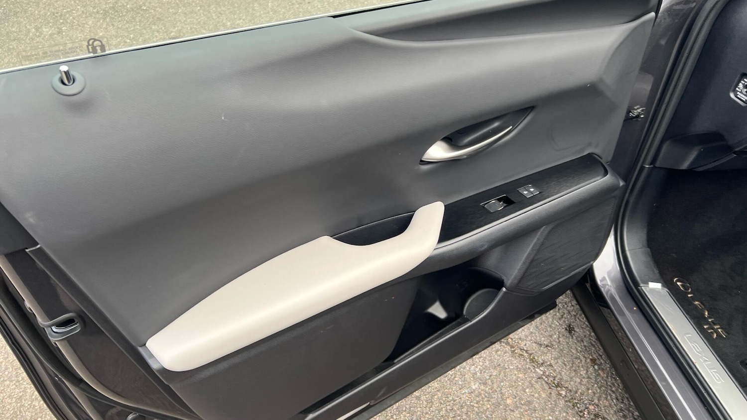 Used Lexus UX 2023 for sale - 76498903: Photo 35