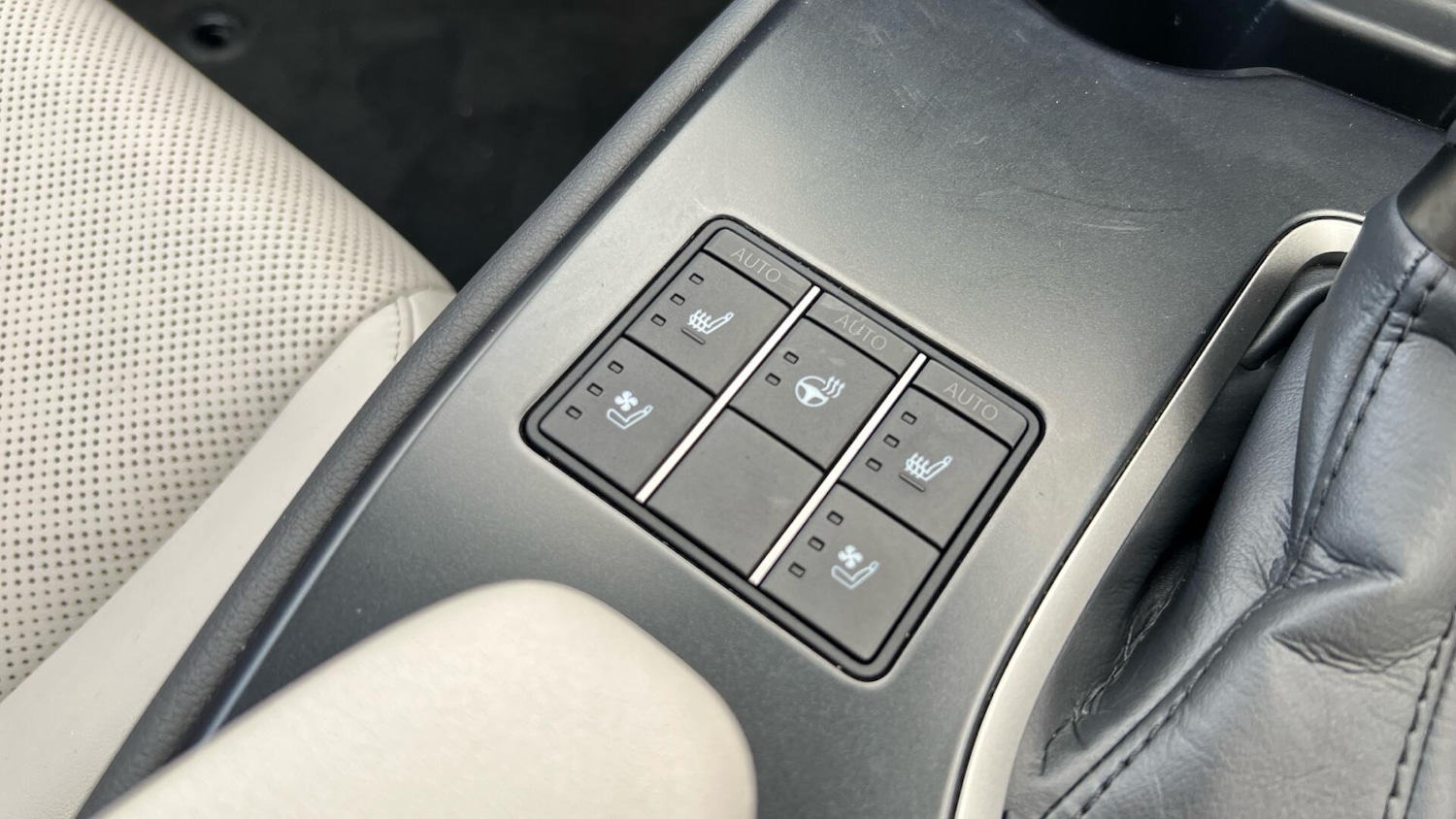 Used Lexus UX 2023 for sale - 76498903: Photo 40