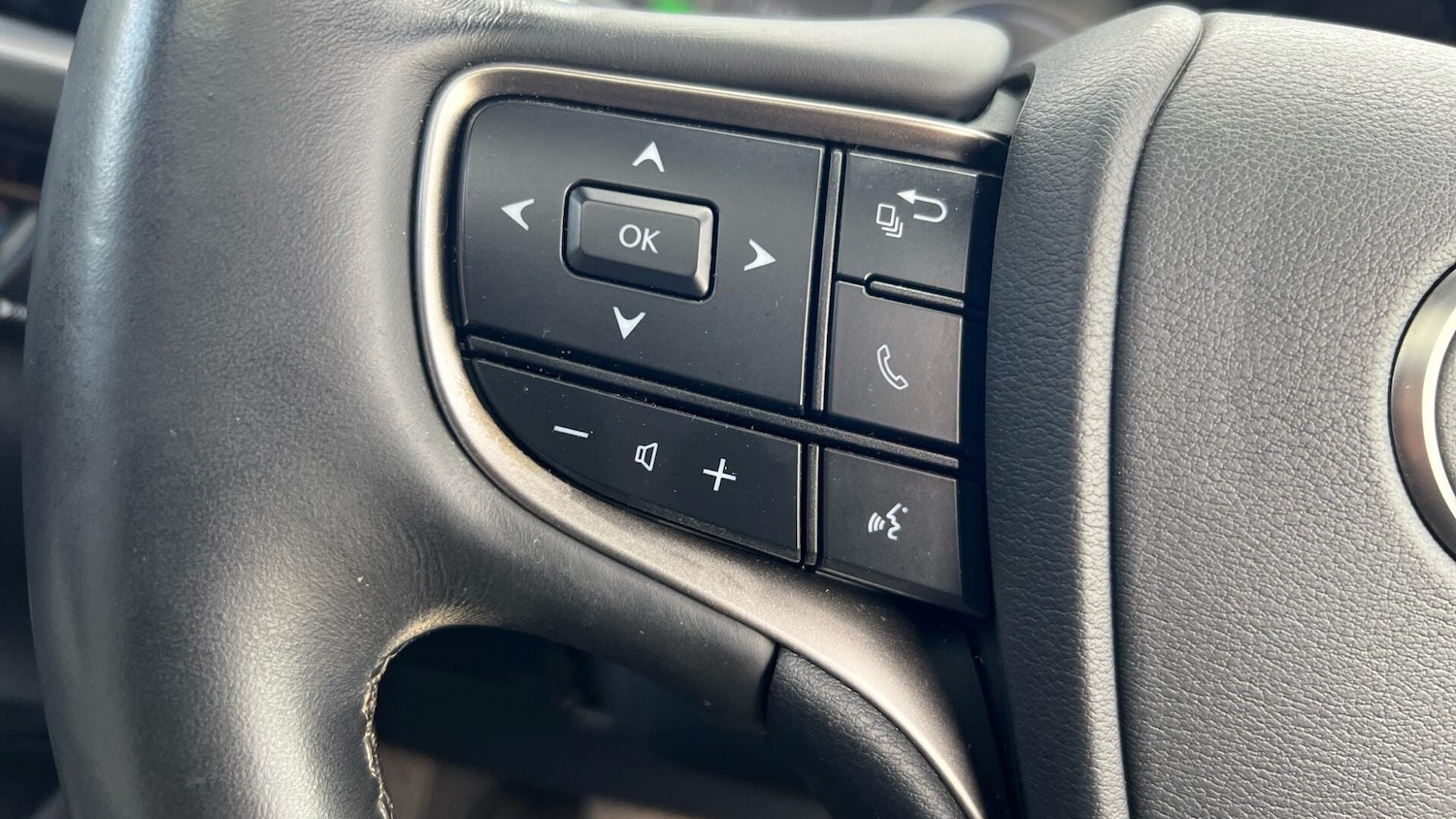 Used Lexus UX 2023 for sale - 76498903: Photo 41