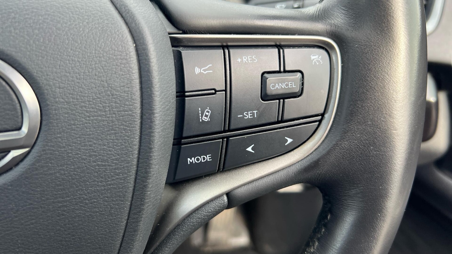 Used Lexus UX 2023 for sale - 76498903: Photo 42