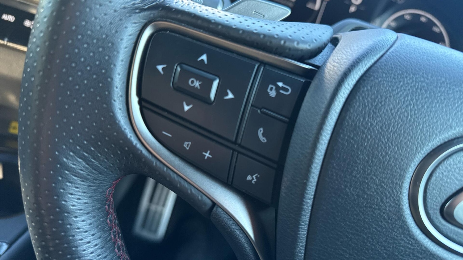 Used Lexus UX 2024 for sale - 77351417: Photo 32