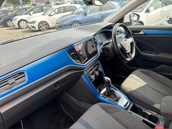 Used Volkswagen T-Roc 2019 for sale - 78995396: Photo