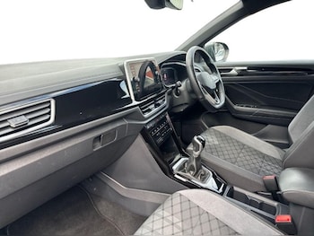 Used Volkswagen T-Roc 2023 for sale - 79456746: Photo