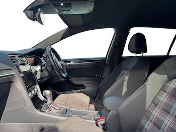 Used Volkswagen Golf 2019 for sale - 78424133: Photo