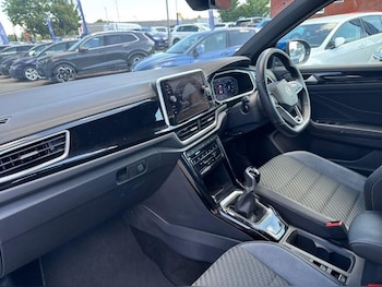 Used Volkswagen T-Roc 2023 for sale - 79004307: Photo