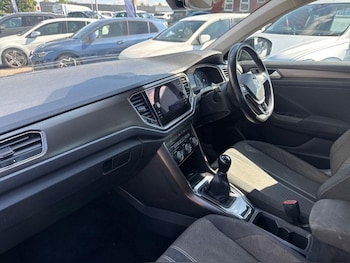 Used Volkswagen T-Roc 2018 for sale - 79004294: Photo