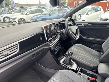 Used Volkswagen T-Roc 2023 for sale - 78984400: Photo