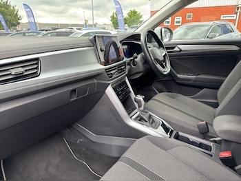 Used Volkswagen T-Roc 2023 for sale - 78941754: Photo