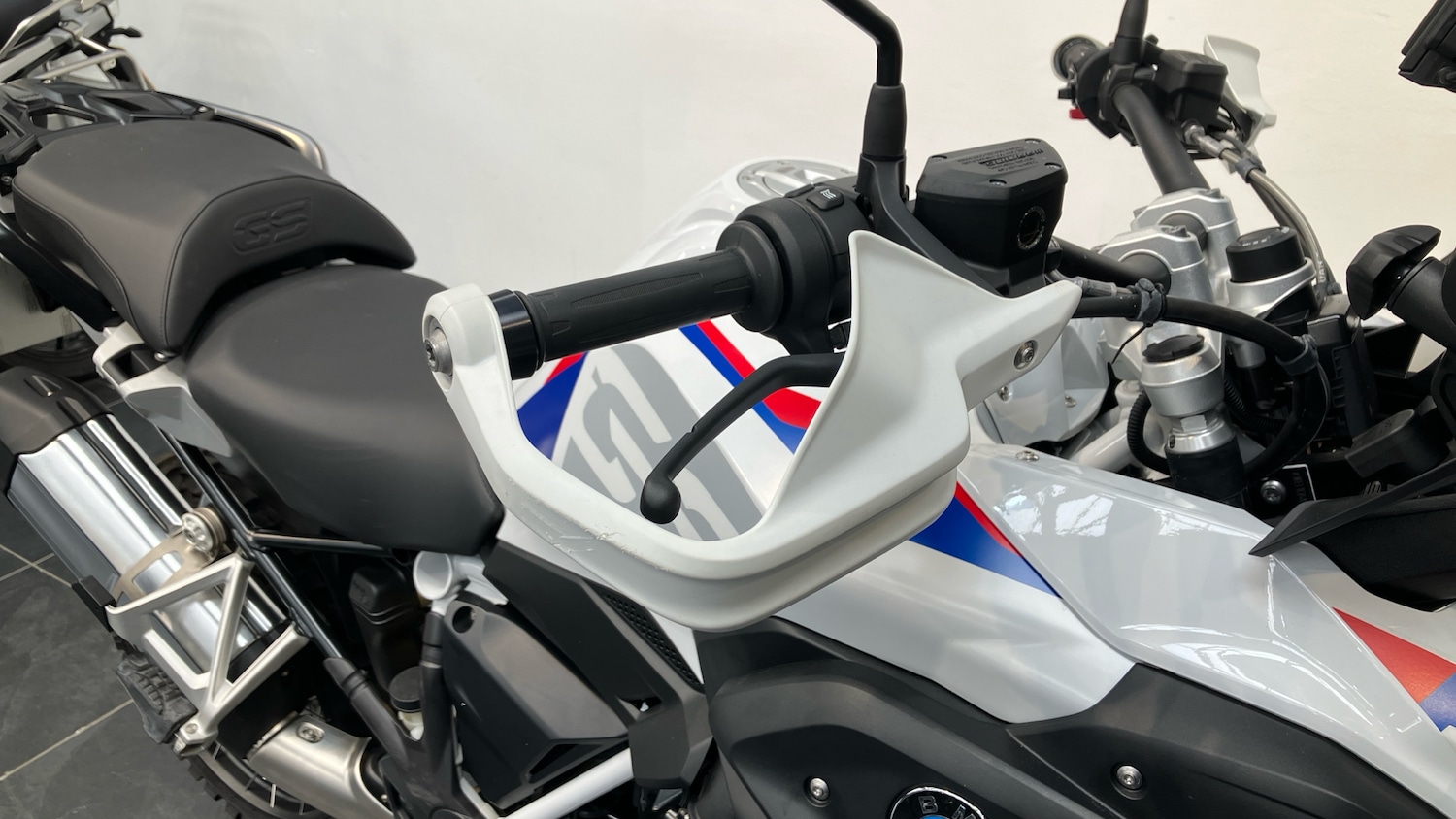 2023 BMW R1250 GS TE DUEL Petrol Manual - Picture 15 of 24